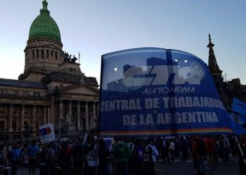 Acampe en Congreso contra el ajuste