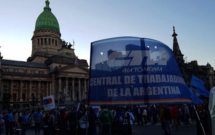 Acampe en Congreso contra el ajuste