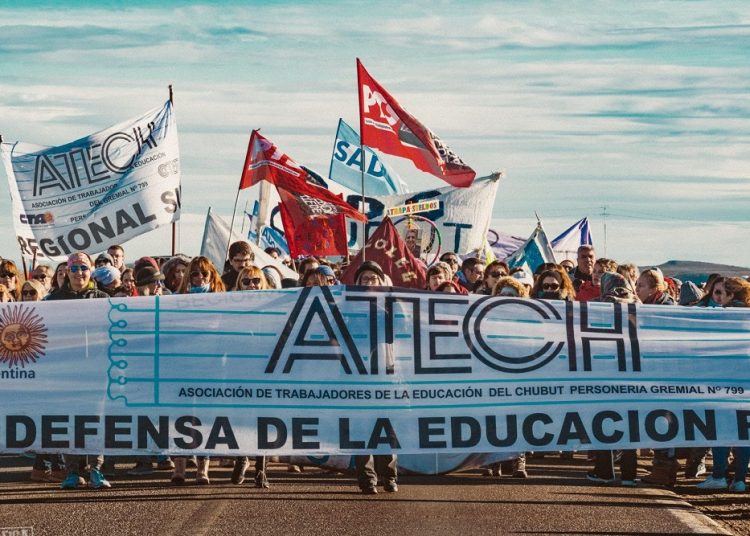 Fallecieron dos docentes de Chubut al regresar de una protesta
