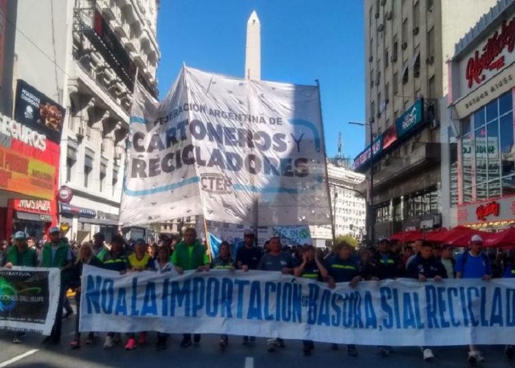 Marcha de recicladores contra la importación de basura