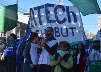 Los trabajadores de Chubut siguen con su reclamo y Arcioni no escucha