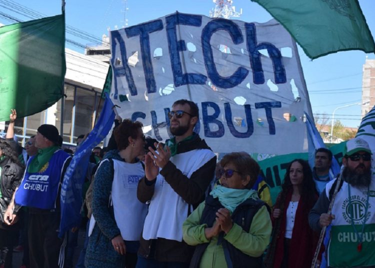 Los trabajadores de Chubut siguen con su reclamo y Arcioni no escucha