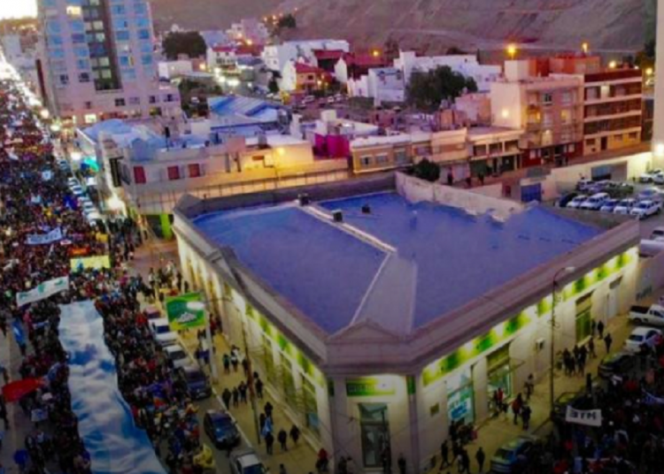 Histórica marcha en Comodoro Rivadavia en apoyo a docentes