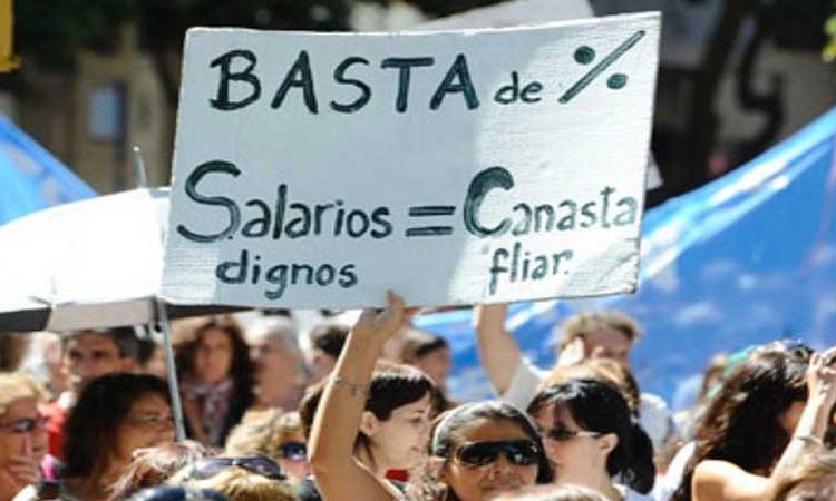 “El gobierno quiere docentes pobres”