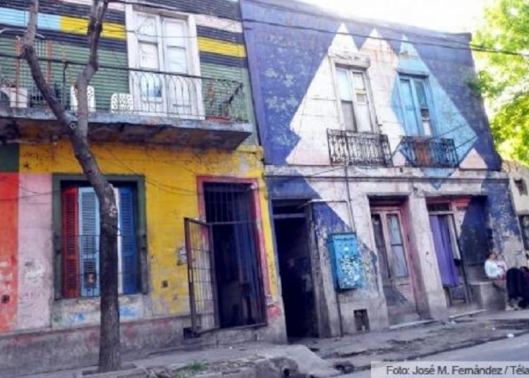 “Quien tiene hambre, tiene que sacar turno y esperar”