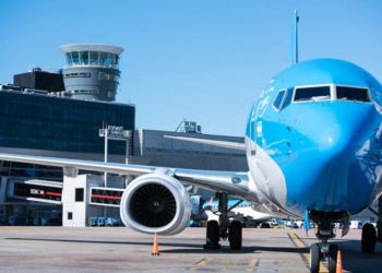 Pilotos anuncian paro el fin de semana por conflicto paritario