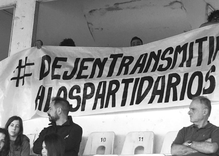 Fútbol contra la censura frente al ENACOM