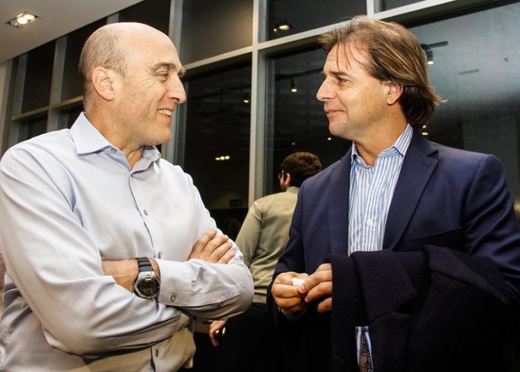 En ballotage, Uruguay elige entre dos modelos