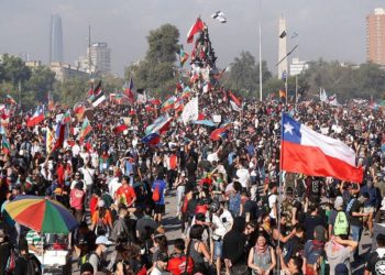 “La derecha chilena está acorralada y sin respuestas”