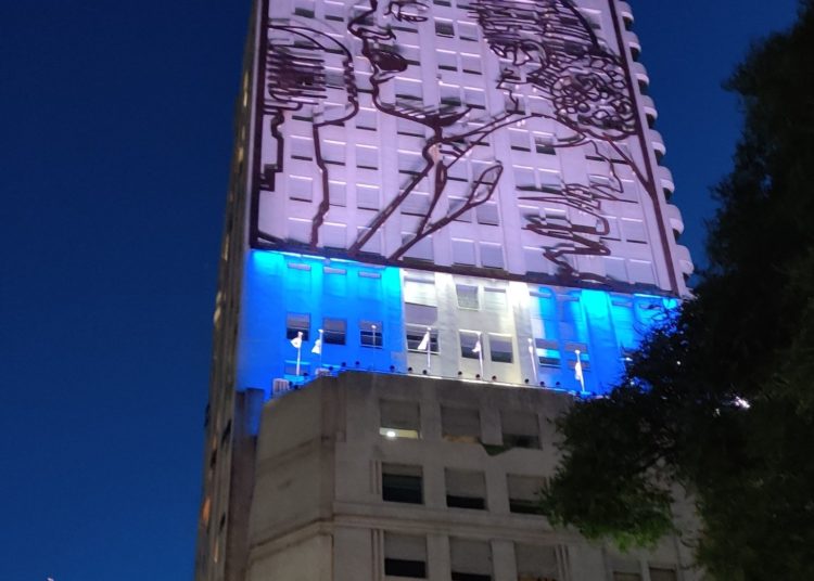 Tras cuatro años de oscuridad, Evita vuelve a iluminar la 9 de Julio