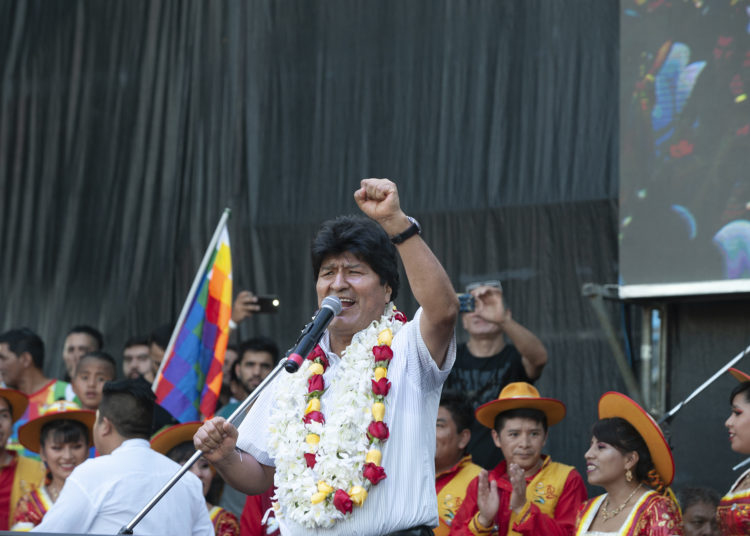 En un discurso antiimperialista, Evo destacó el éxito económico de su presidencia y llamó a derrotar el golpe