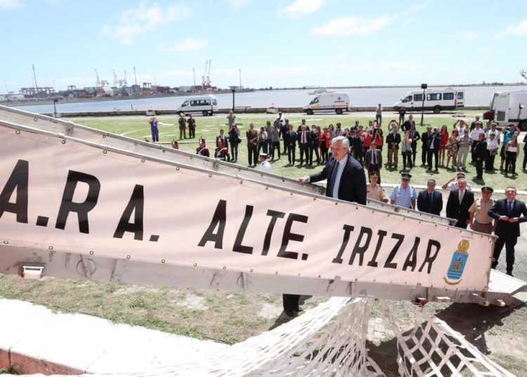 Almirante Irízar, ARA San Juan y el reclamo por las Islas Malvinas