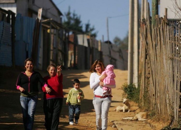 En Santiago de Chile, las mujeres pobres viven 18 años menos que el resto