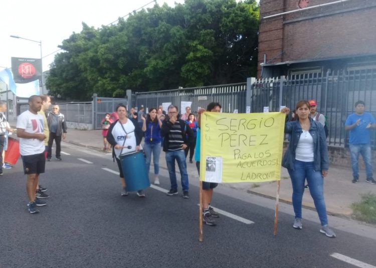 Trabajadores despedidos de TSU reclaman pago de indemnizaciones