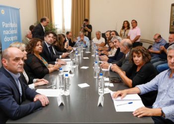 Paritaria Nacional Docente: Gremios aceptan propuesta salarial