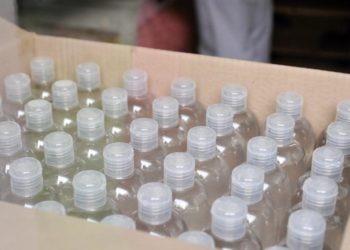 Empresas recuperadas producen envases, alcohol en gel y barbijos para la emergencia sanitaria
