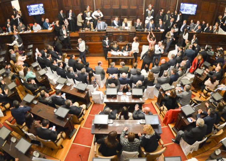 Mendoza. Se aprobó el presupuesto 2020, pero sin endeudamiento que pretendía el oficialismo