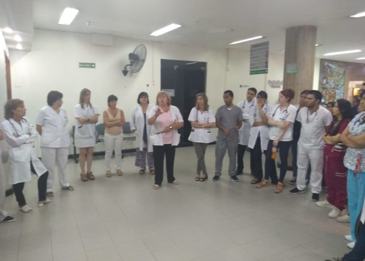 Trabajadores del Policlínico del Docente denuncian irregularidad en el pago de los sueldos