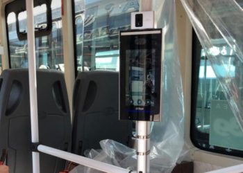 La línea 39 instaló en sus colectivos ‘tótems’ que miden la temperatura corporal