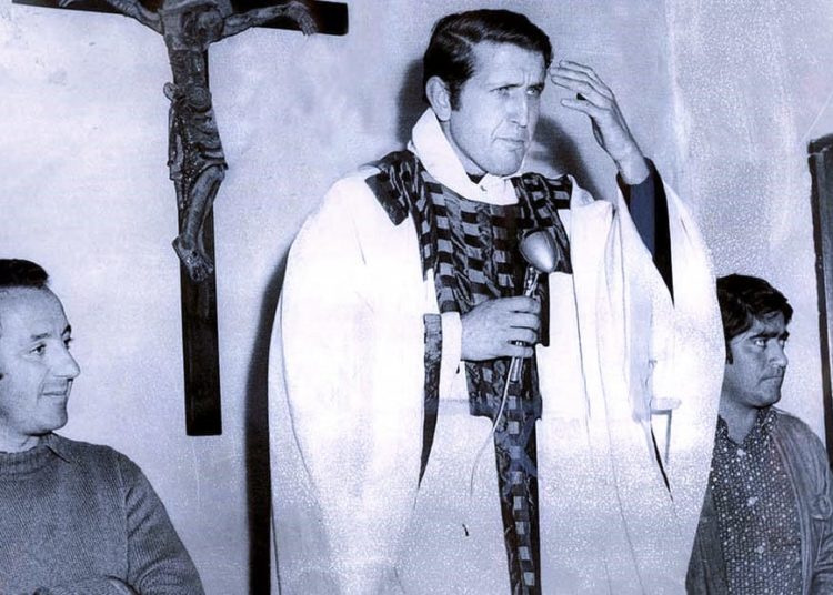 La emotiva carta de los Curas en la Opción por los Pobres al Padre Mugica