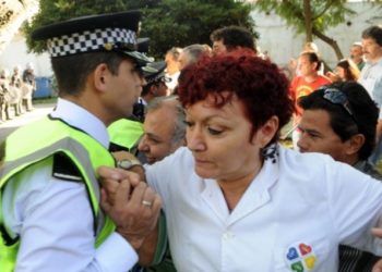 Hospital Borda. “No queremos aplausos, queremos insumos”