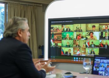 Ante líderes de la región, el Presidente pidió aliviar la deuda y generar un comité global ante las crisis