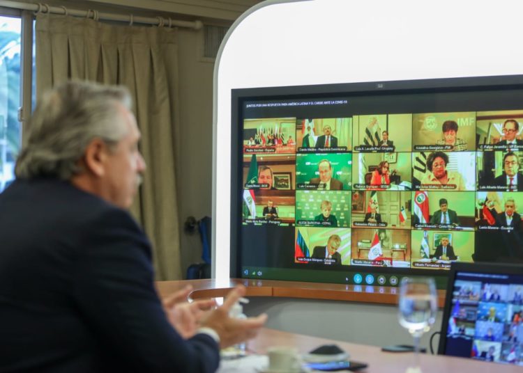 Ante líderes de la región, el Presidente pidió aliviar la deuda y generar un comité global ante las crisis