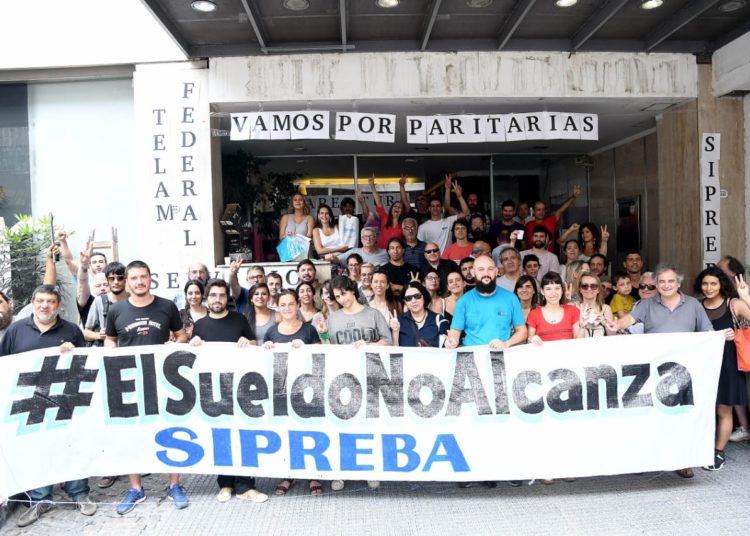 SipreBA convoca apagón de noticias: “Es imposible tener un periodismo esencial sin un salario digno”