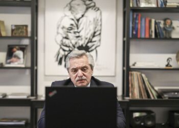 Alberto Fernández le envió una carta a Vladimir Putin por la vacuna contra el COVID-19