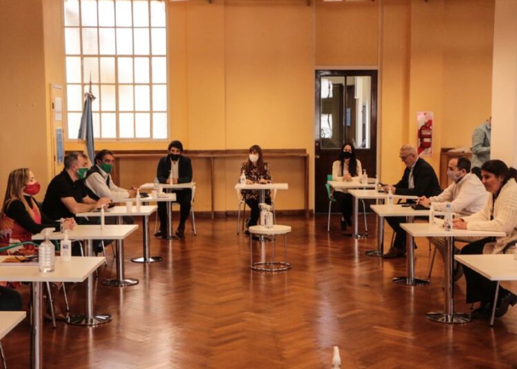 Paritaria Estatal Nacional. Gremios recibieron una oferta del 7% hasta fin de año: UPCN aceptó, ATE rechazó