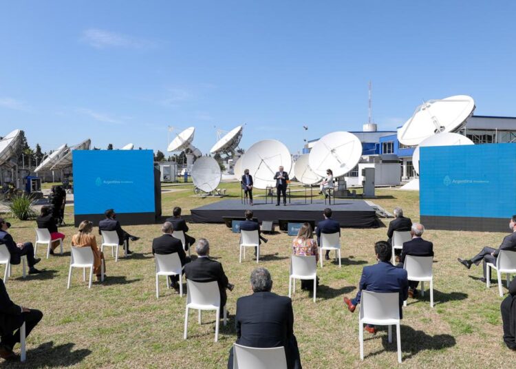 Se puso en marcha un Plan de Conectividad para mejorar el acceso a internet y construir un nuevo satélite