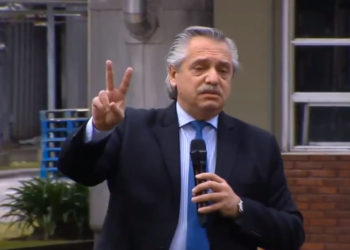 Alberto Fernández desde Quilmes: “Los dos dedos en V sirven para recordar quienes somos”