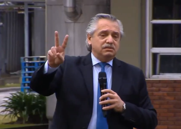 Alberto Fernández desde Quilmes: “Los dos dedos en V sirven para recordar quienes somos”