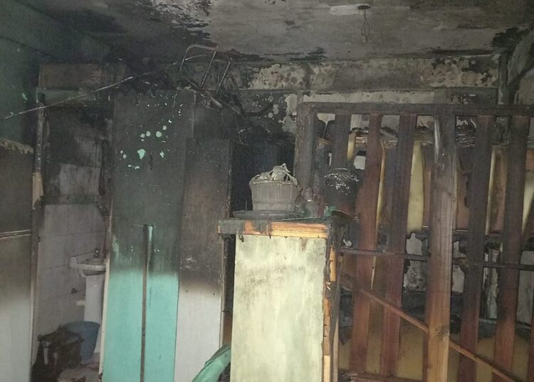 Incendio en Villa 21 24. Una familia perdió todo y no puede volver a su casa