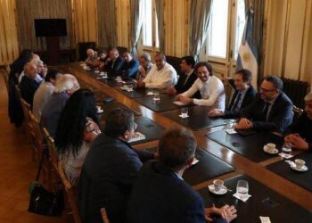 Gabinete Económico Ampliado. El Gobierno se reunirá hoy con sectores empresariales y sindicales