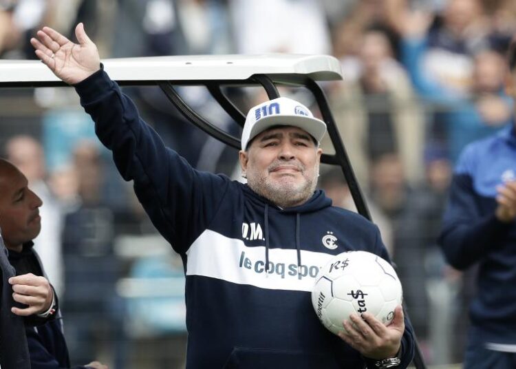 Maradona. ¿Todo el día encerrado, sin fútbol?