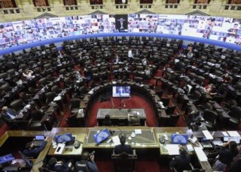 Media sanción al aporte de las grandes fortunas