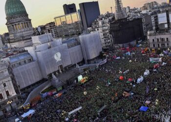 Se debate el aborto. Las calles, la sesión y las modificaciones del proyecto