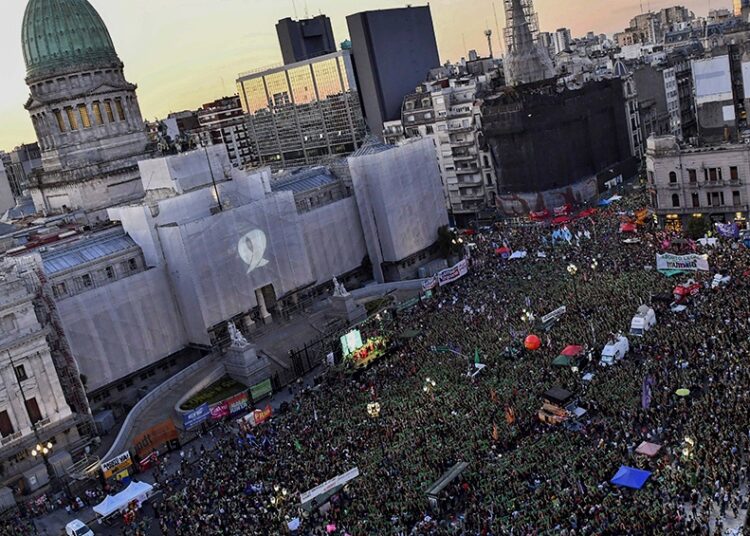 Se debate el aborto. Las calles, la sesión y las modificaciones del proyecto