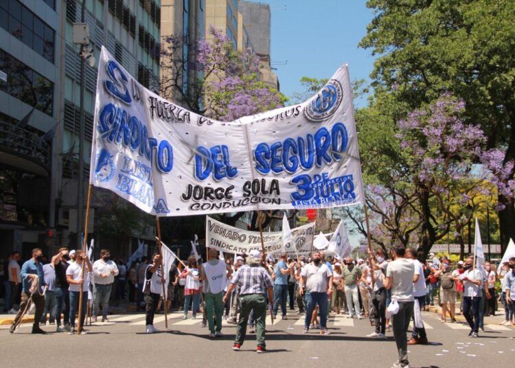 Sindicato del Seguro. Realizaron una caravana “contra los pedidos de intervención judicial del gremio”