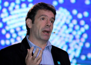 Martín Becerra: “El país necesita desarrollo de conectividad e inclusión”