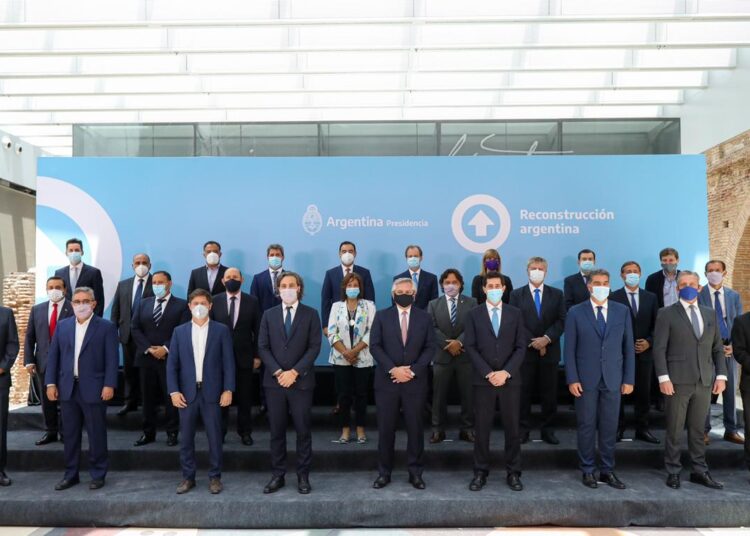 Fernández firmó el Consenso Fiscal 2020 con gobernadores y llamó a la unidad