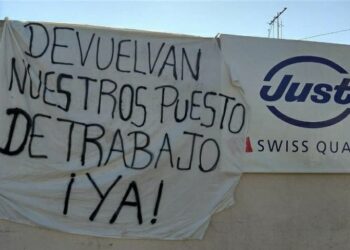 Empresa Just despide por Zoom a 51 trabajadores