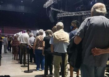 Exigen la renuncia de Quirós por la desastrosa vacunación de adultos mayores en CABA