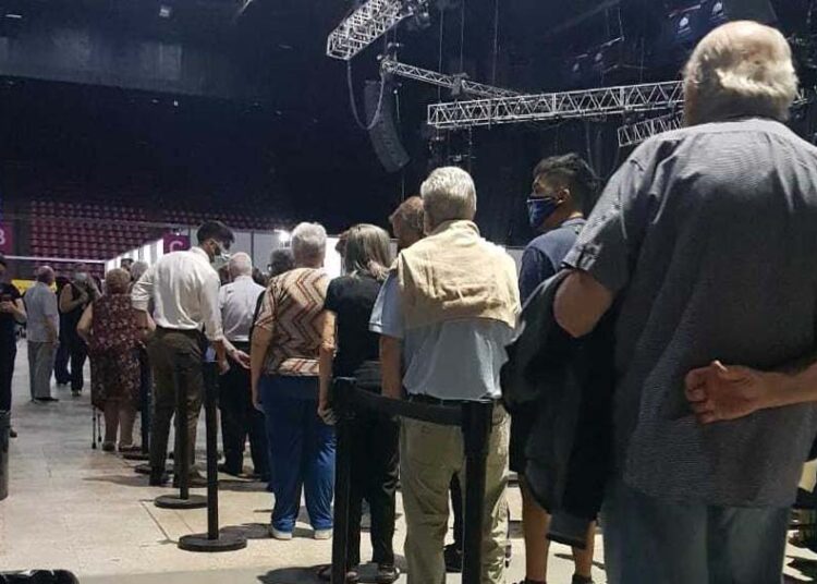 Exigen la renuncia de Quirós por la desastrosa vacunación de adultos mayores en CABA