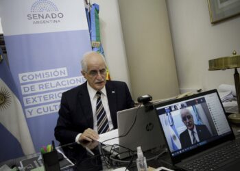 Taiana cuestionó que se prorrogue la concesión de la Hidrovía del Paraná