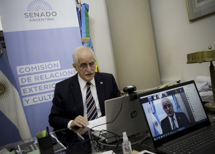 Taiana cuestionó que se prorrogue la concesión de la Hidrovía del Paraná