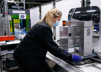 Trabajo presencial. “Es una paradoja que se estén convocando a los grupos de riesgo”