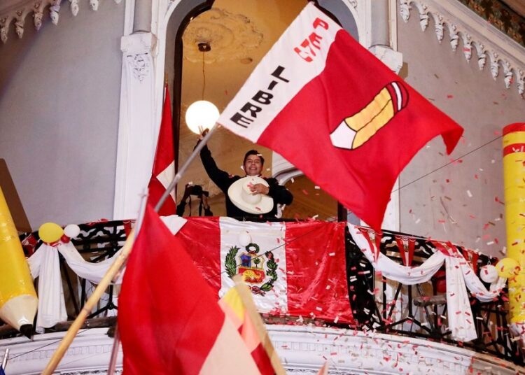 Perú. Con el 99% de actas escrutadas Castillo mantiene su ventaja sobre Fujimori