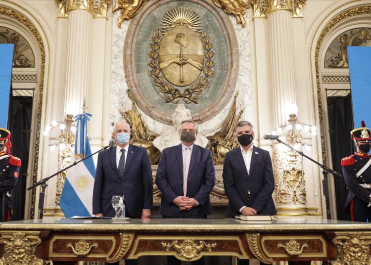 El Presidente tomó juramento a los nuevos ministros de Defensa y de Desarrollo Social